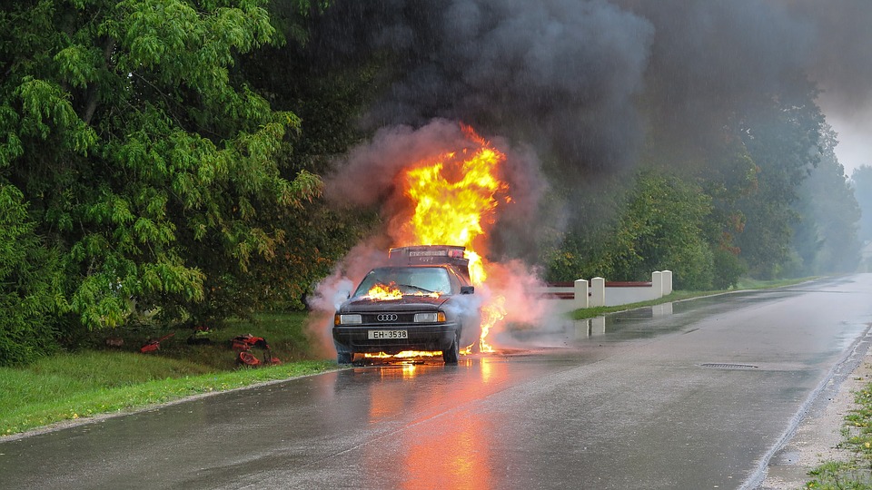 ต้นเหตุการเกิดไฟไหม้รถยนต์ที่คุณไม่ควรมองข้าม